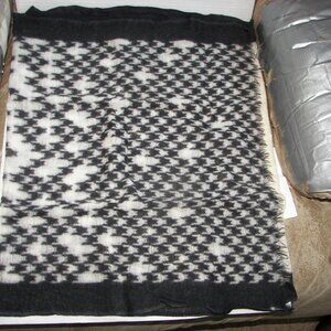 Tiara Accessory women's black/white patterned 100% wool scarf India 23" x 75"